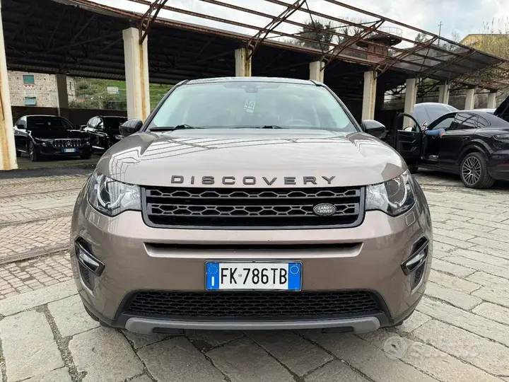 Land Rover Discovery Sport 2017 photo 2