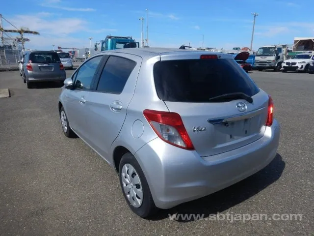 Toyota Vitz 2013 photo 3