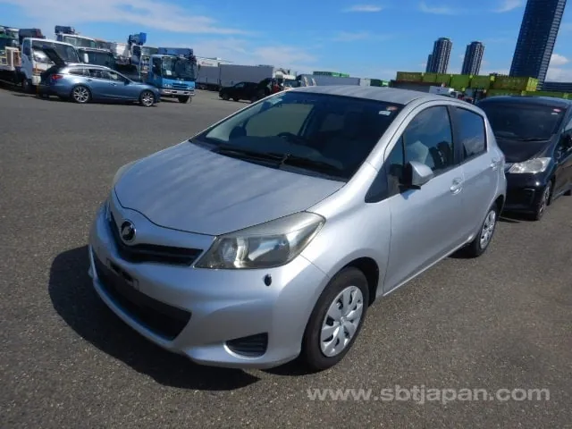 Toyota Vitz 2013 photo 2