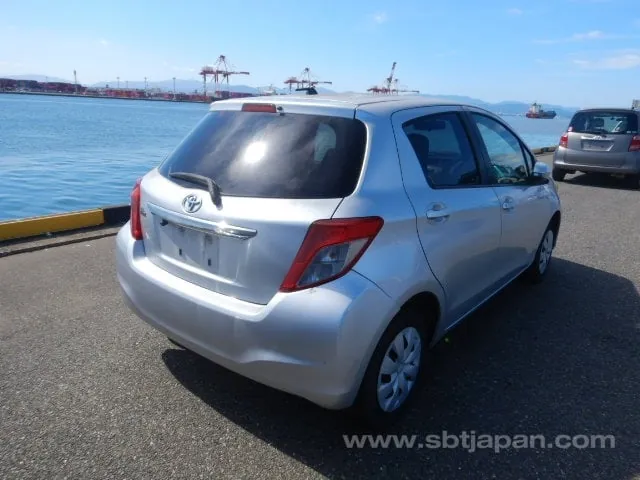 Toyota Vitz 2013 photo 4