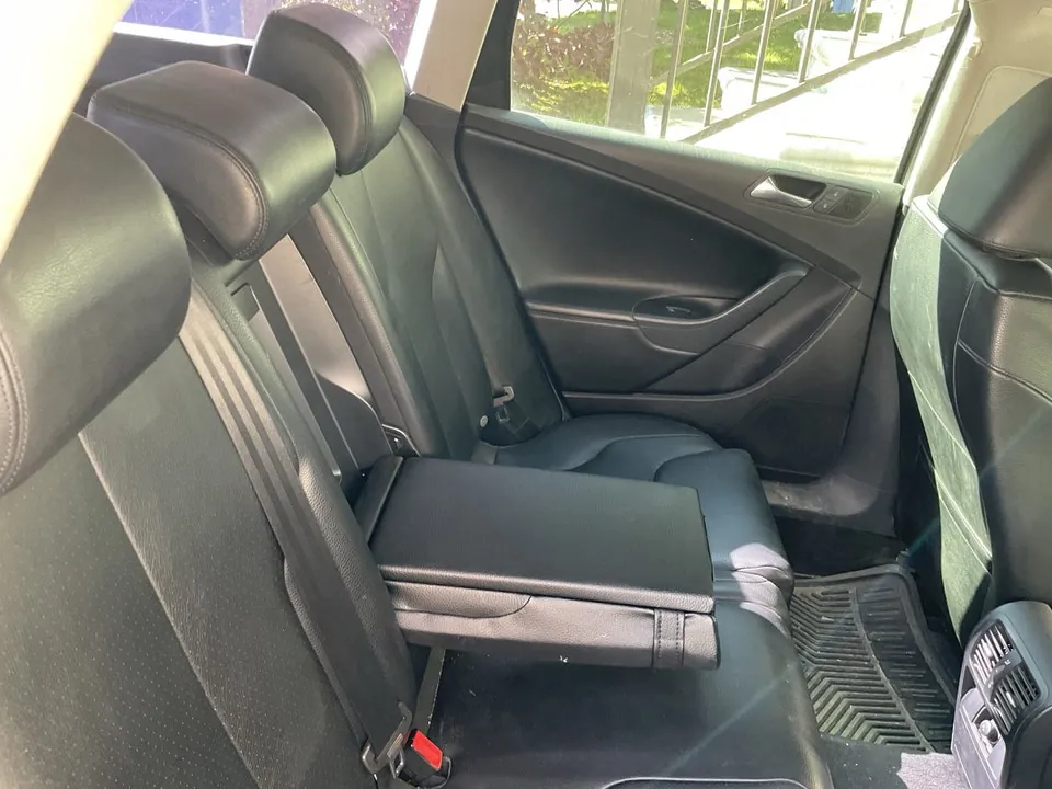 Volkswagen Passat 2009 photo 4