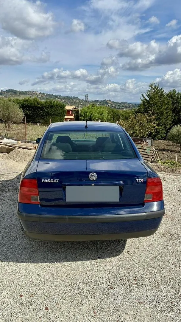 Volkswagen Passat 2001 photo 2