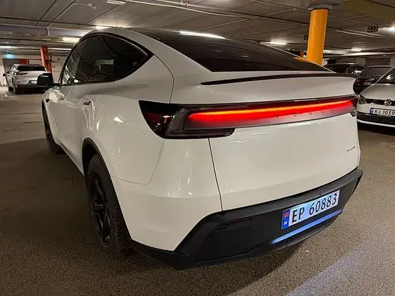 Tesla Model Y 2026 photo 5