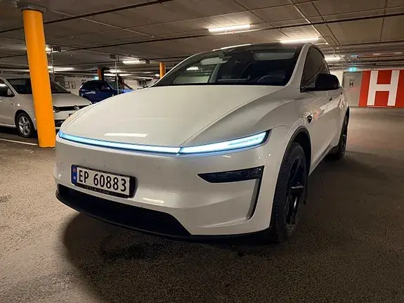Tesla Model Y 2026 photo 2