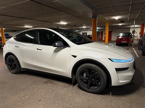 Tesla Model Y 2026 photo 3