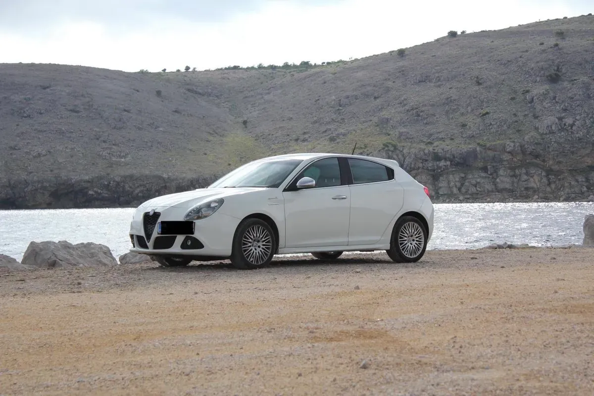 Alfa Romeo Giulietta 2010 photo 2