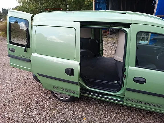 Opel Combo 2011 photo 2
