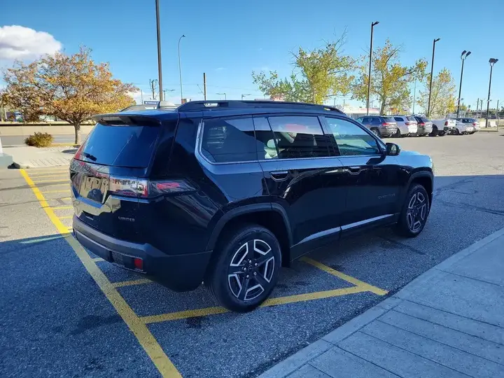 Jeep Cherokee 2026 photo 4
