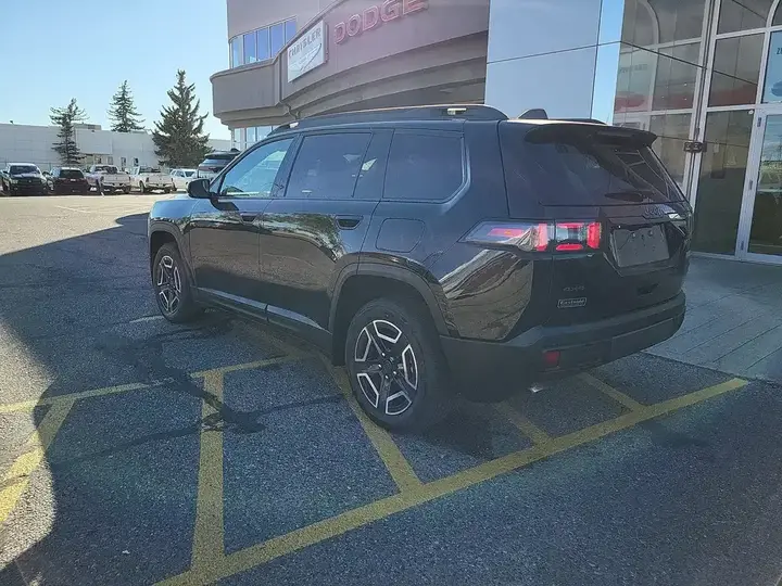 Jeep Cherokee 2026 photo 2