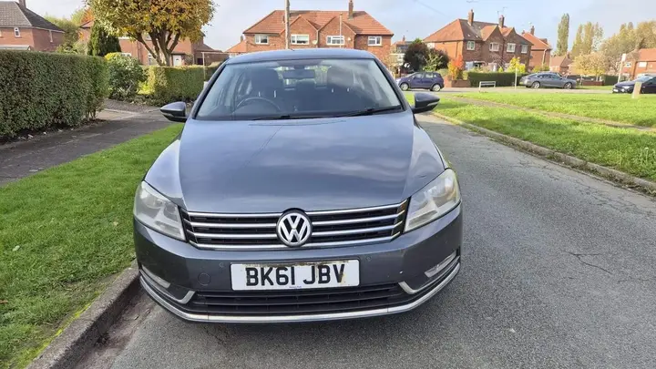 Volkswagen Passat 2011 photo 2