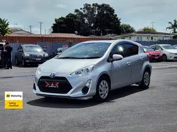 Toyota Aqua 2015 photo 4