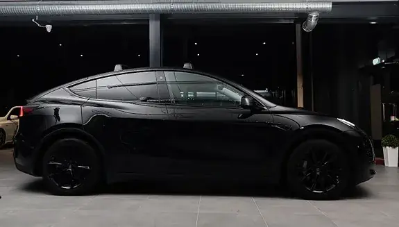 Tesla Model Y 2023 photo 3