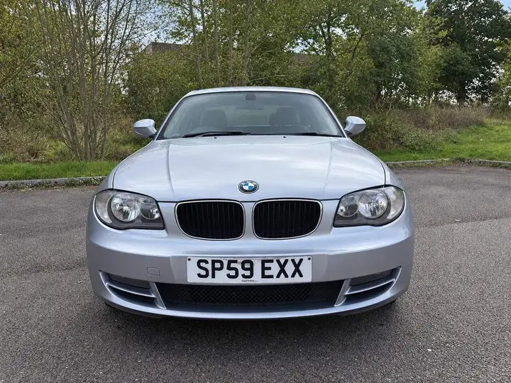 BMW 1 Series 2009 photo 2