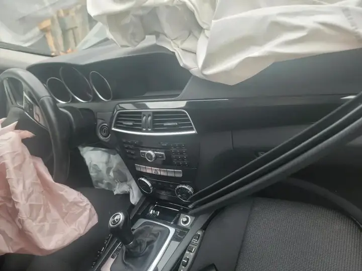Mercedes-Benz C220
