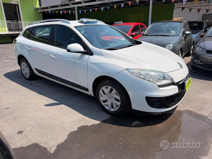 Renault Megane 2013 photo 2