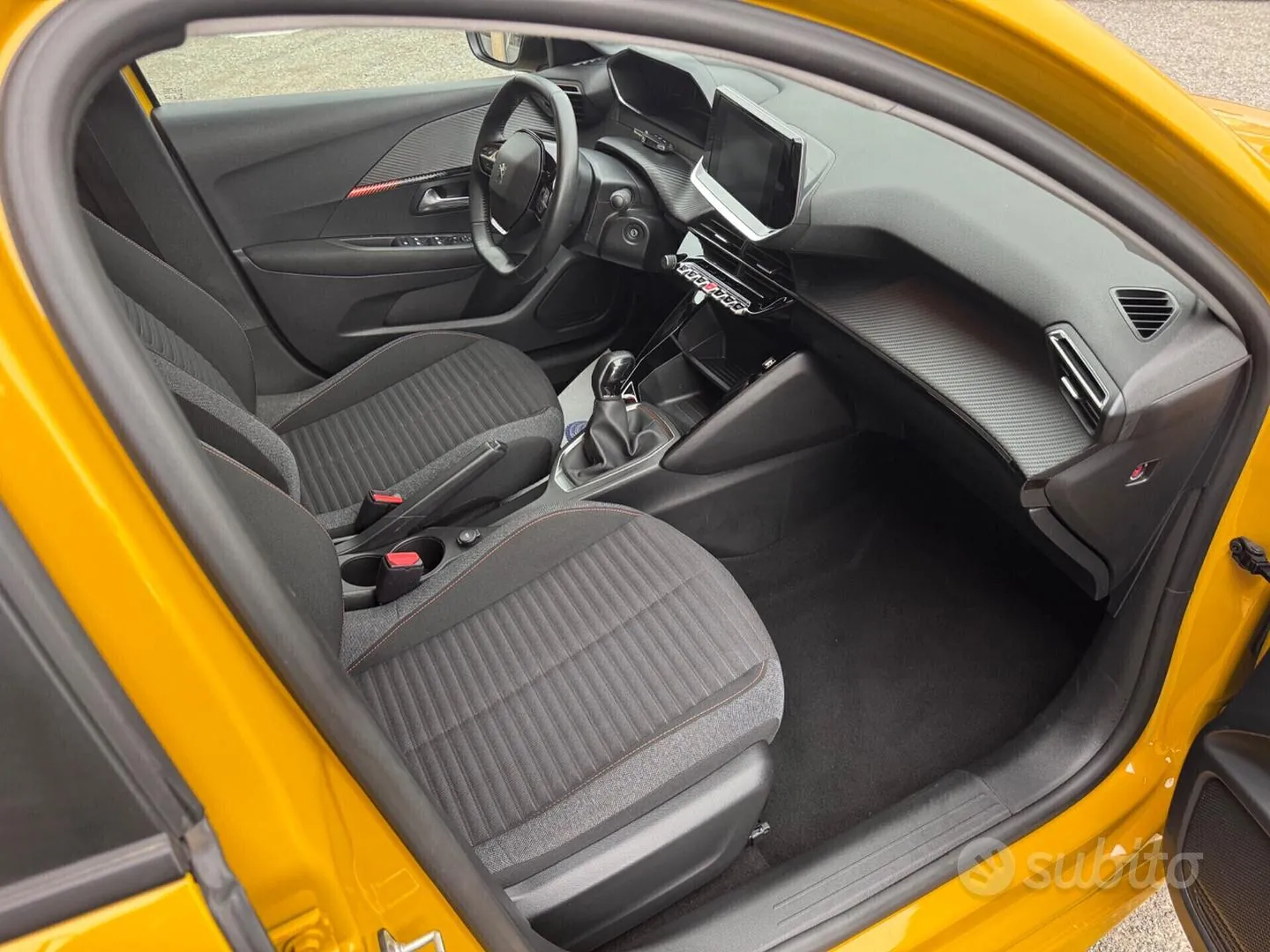 Peugeot 208 2022 photo 5