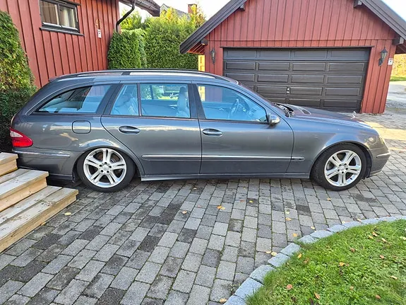 Mercedes-Benz E220 D 2005 photo 2
