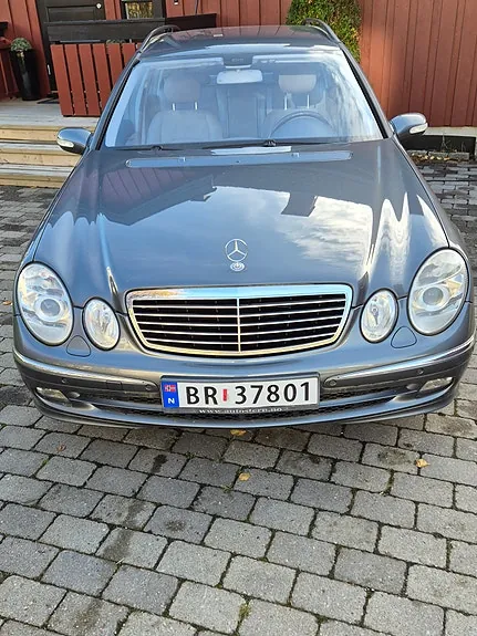 Mercedes-Benz E220 D 2005 photo 3