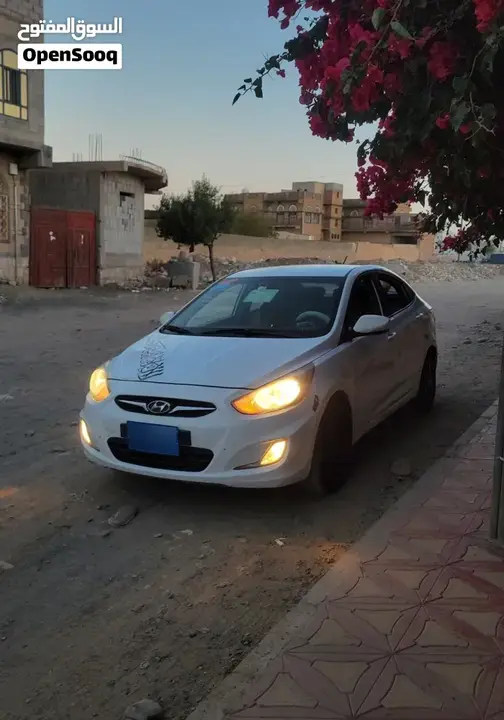 Hyundai Accent 2012 photo 2