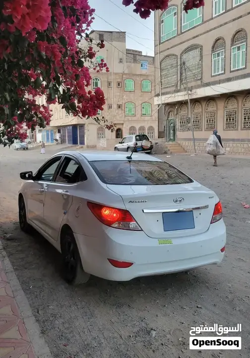 Hyundai Accent 2012 photo 3