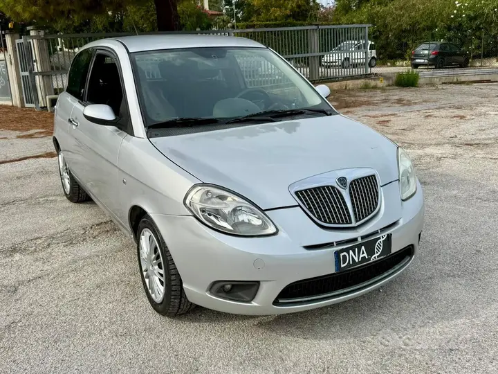 Lancia Ypsilon