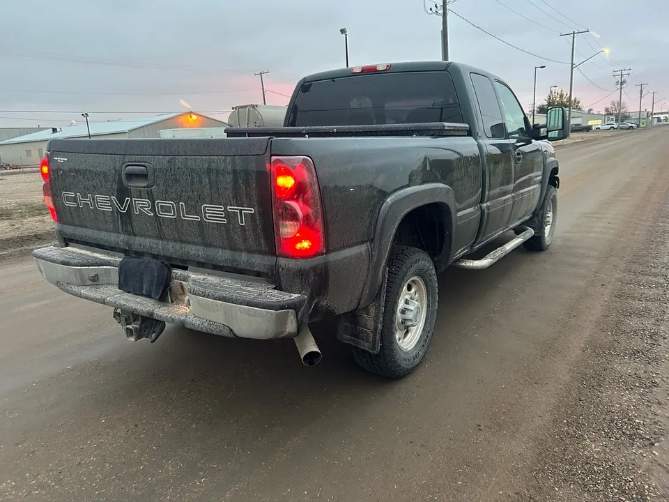 Chevrolet Silverado 2500 2003 photo 2