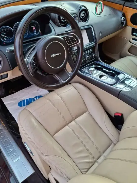 Jaguar Xj 2011 photo 2