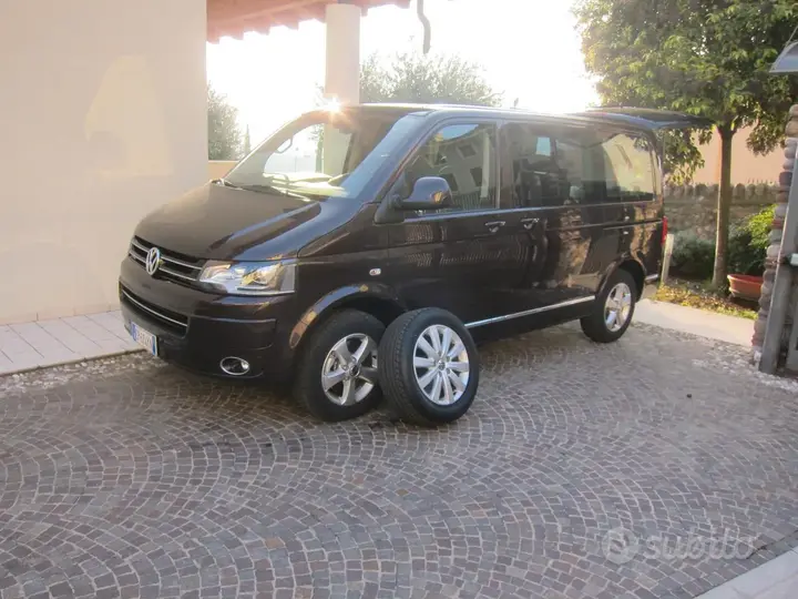 Volkswagen Multivan 2012 photo 2