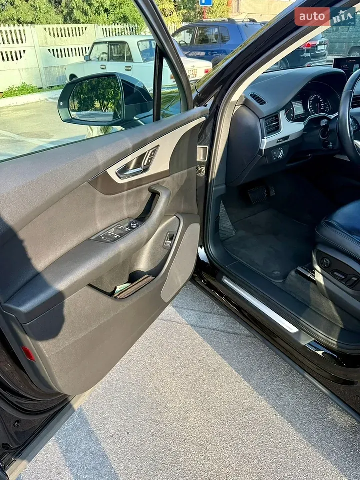 Audi Q7 2018 photo 2