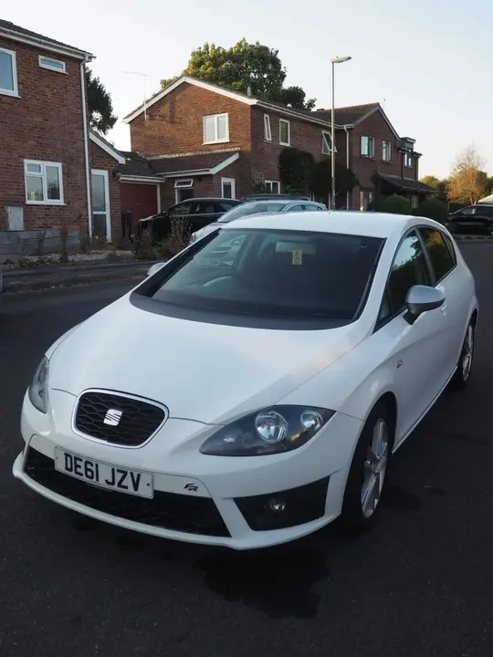 Seat Leon 2011 photo 2