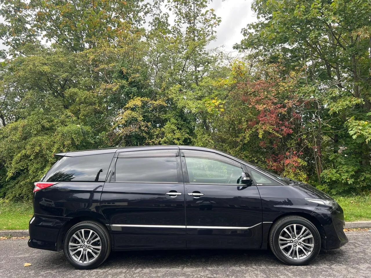 Toyota Estima 2016 photo 2