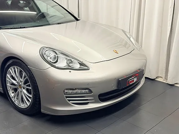 Porsche Panamera 2012 photo 4