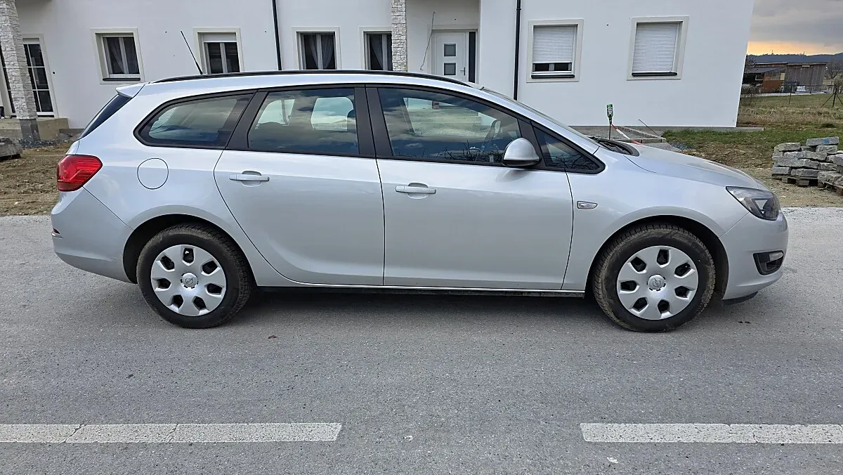 Opel Astra 2015 photo 2