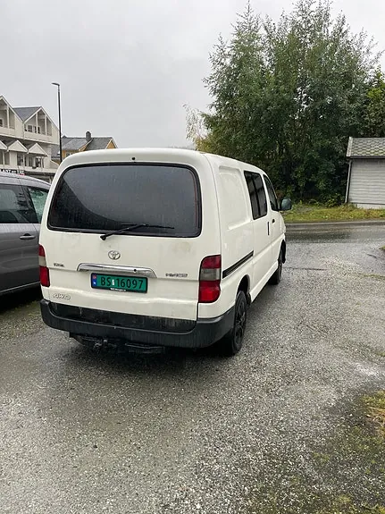 Toyota Hiace 2011 photo 5