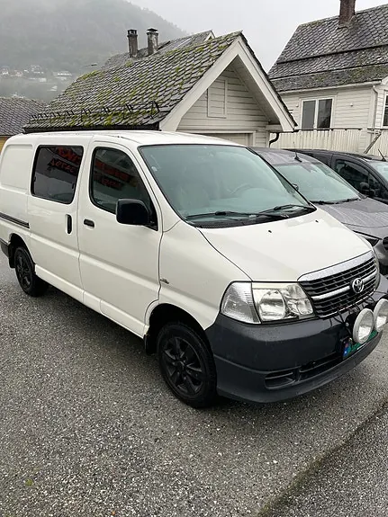 Toyota Hiace 2011 photo 4