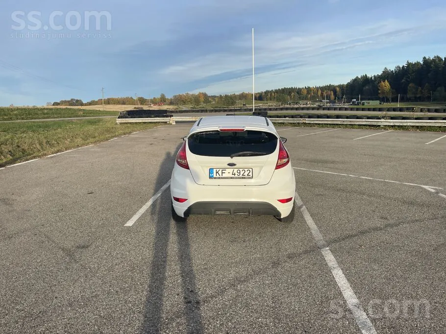 Ford Fiesta 2009 photo 2