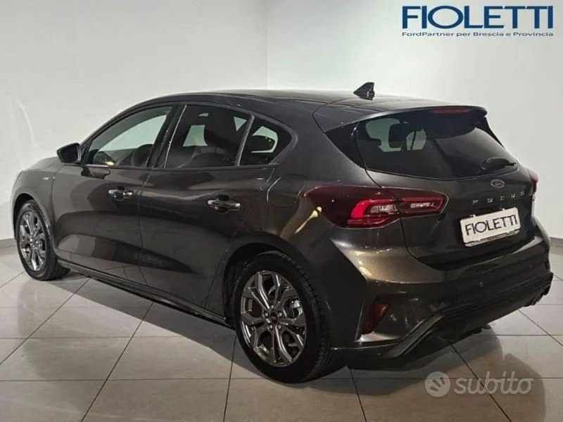 Ford Focus 2023 photo 2