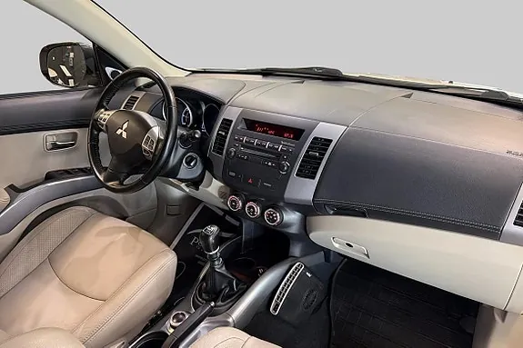 Mitsubishi Outlander 2012 photo 4