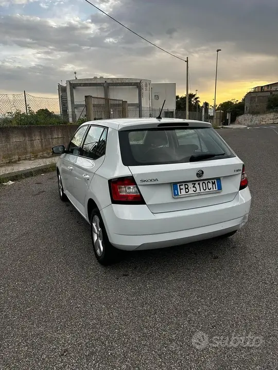 Skoda Fabia 2016 photo 3