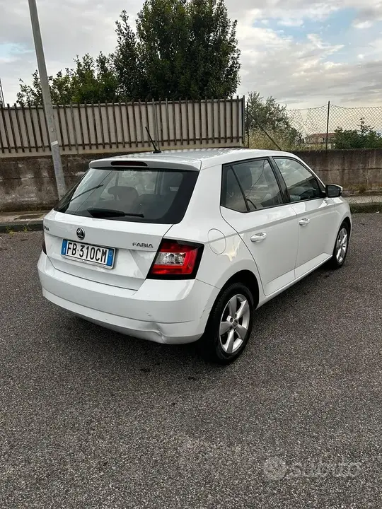Skoda Fabia 2016 photo 4