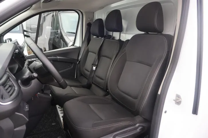 Renault Trafic 2023 photo 2