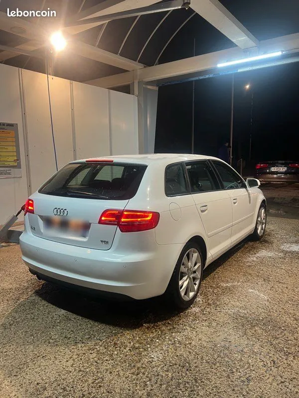 Audi A3 2010 photo 2
