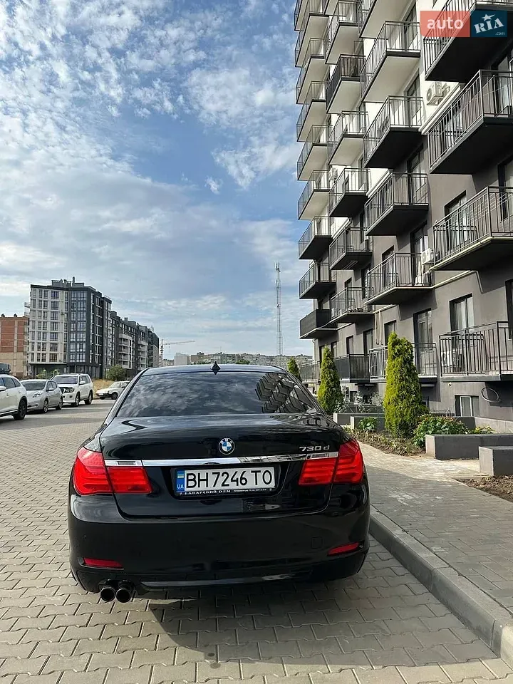 BMW 7 Series 2011 photo 4
