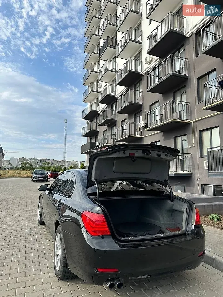 BMW 7 Series 2011 photo 3