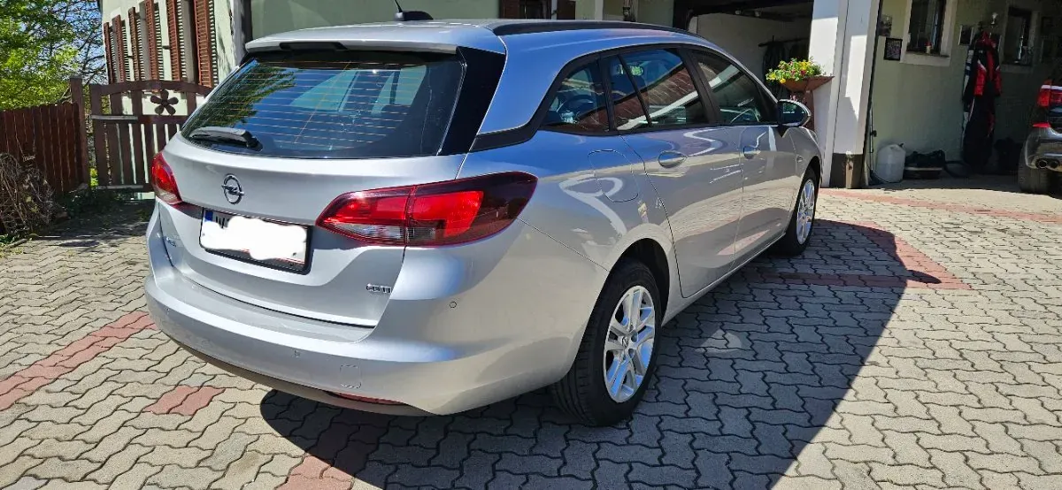 Opel Astra 2017 photo 2