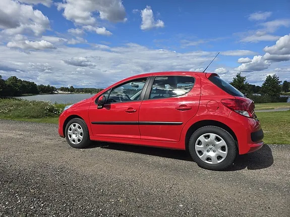 Peugeot 207 2011 photo 2