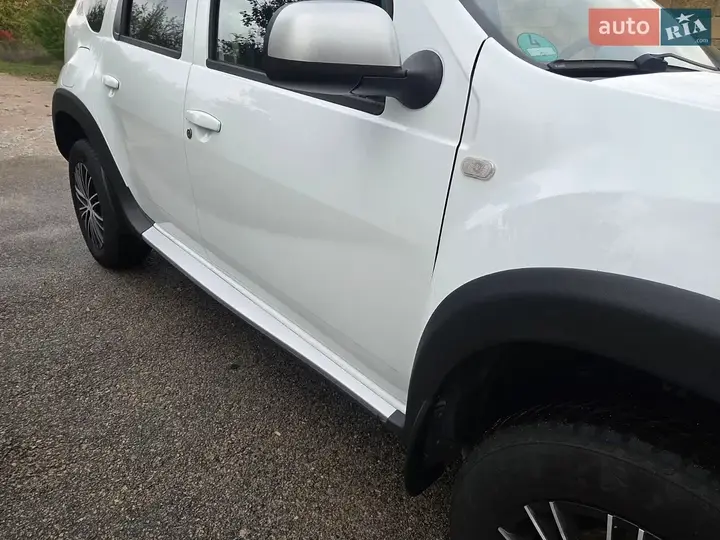 Dacia Duster 2011 photo 2