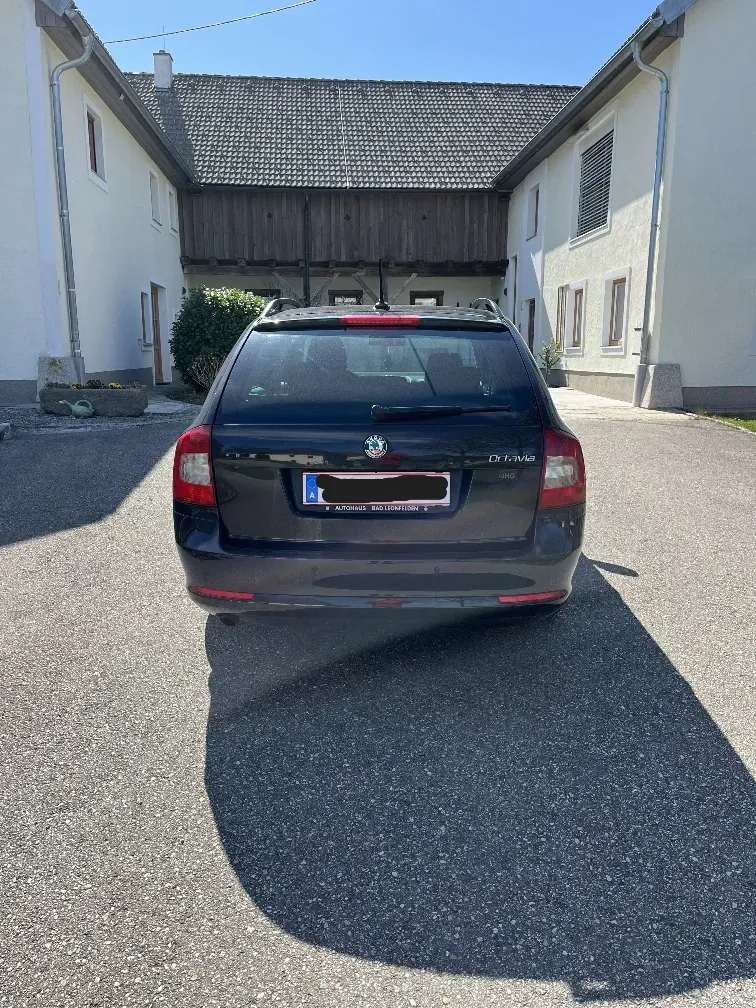 Skoda Octavia 2013 photo 2