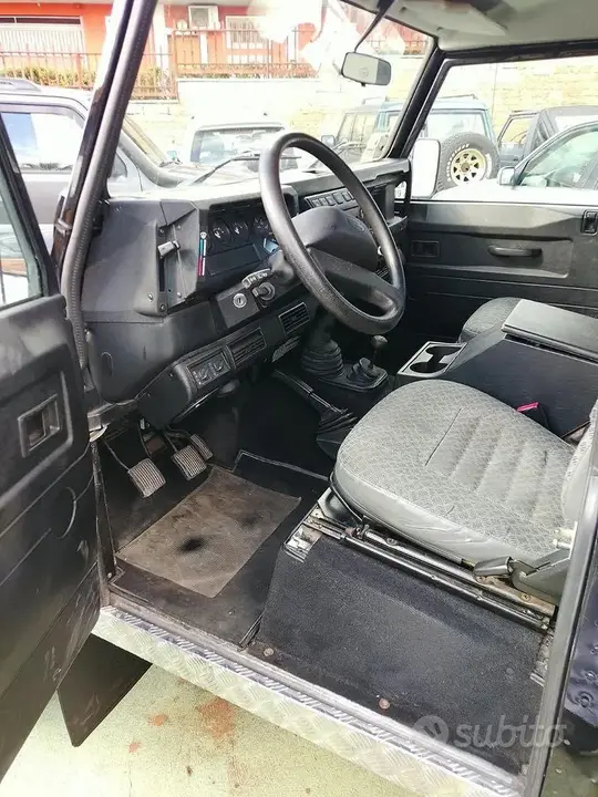 Land Rover Defender 2006 photo 2