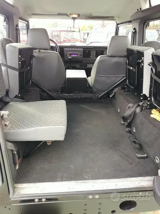 Land Rover Defender 2006 photo 4